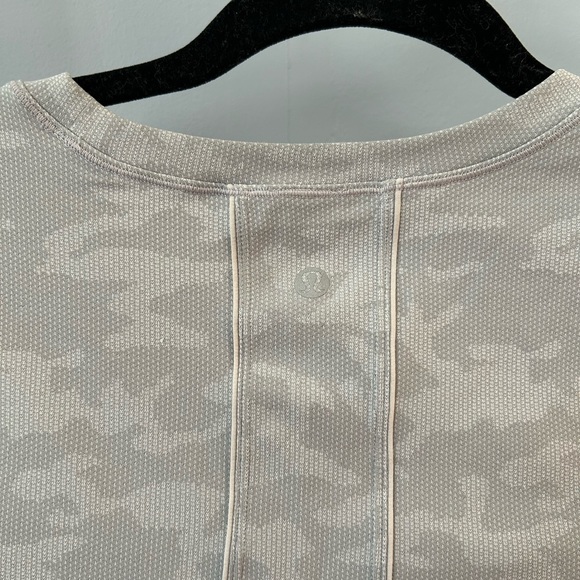 Lululemon workout Tshirt - Picture 3 of 3